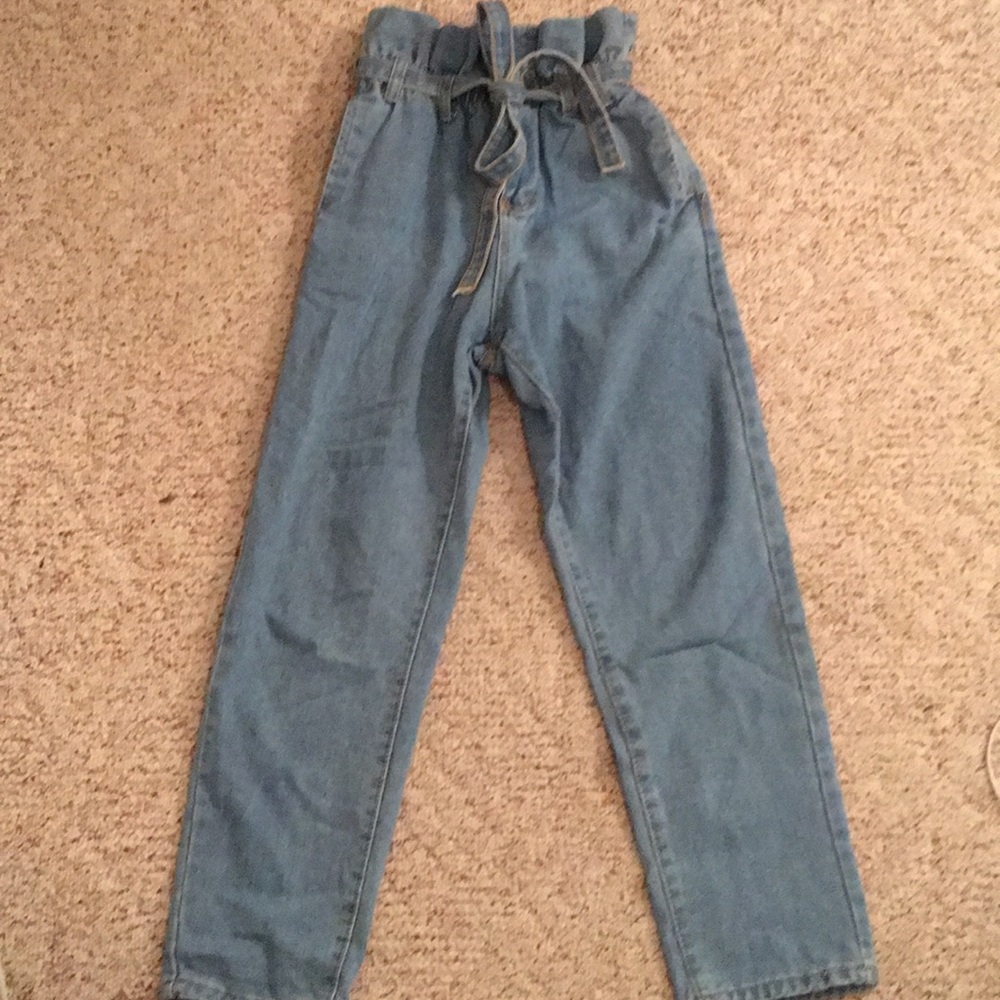 High waisted light wash jeans